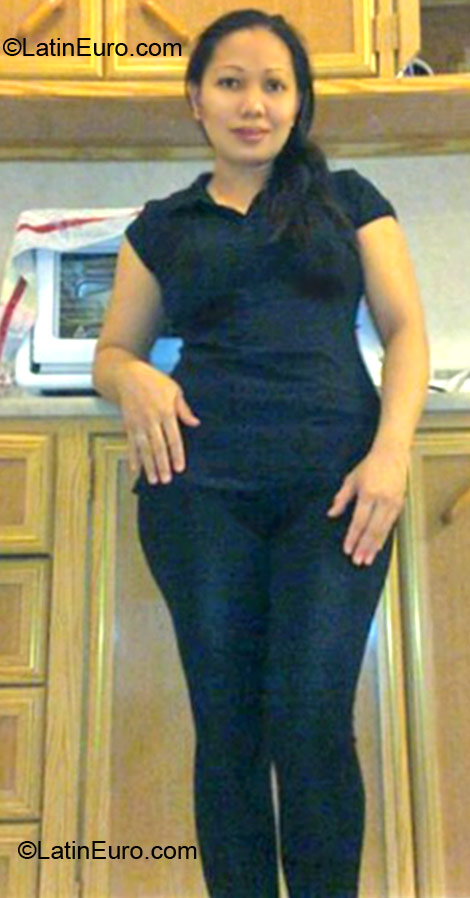 Date this gorgeous Philippines girl Alelie from Manila PH496