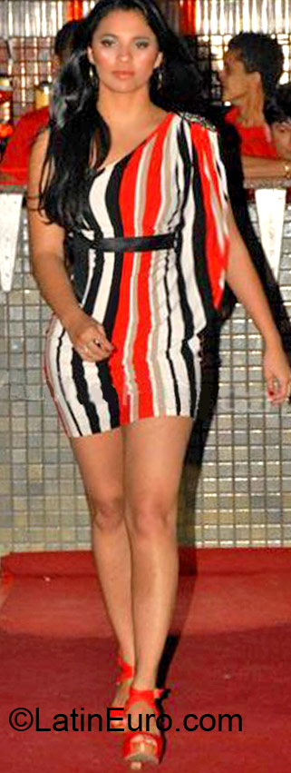 Date this hard body Brazil girl Ludmila from Governador valadares BR7841