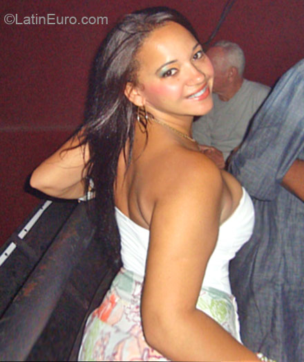 Date this sultry Brazil girl Raphaelabm from Rio De Janeiro BR6983