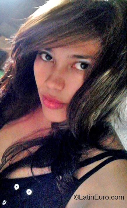 Date this good-looking Colombia girl Natasha gomes from Cartagena CO10972