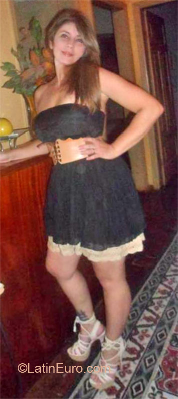 Date this hard body Brazil girl Lora from Teofilo Otoni BR7020