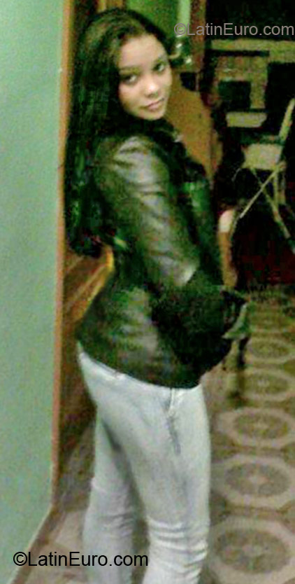 Date this tall Dominican Republic girl Arianni from Santo Domingo DO22039