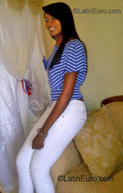 Date this gorgeous Dominican Republic girl Miguelina from Santo Domingo DO12105