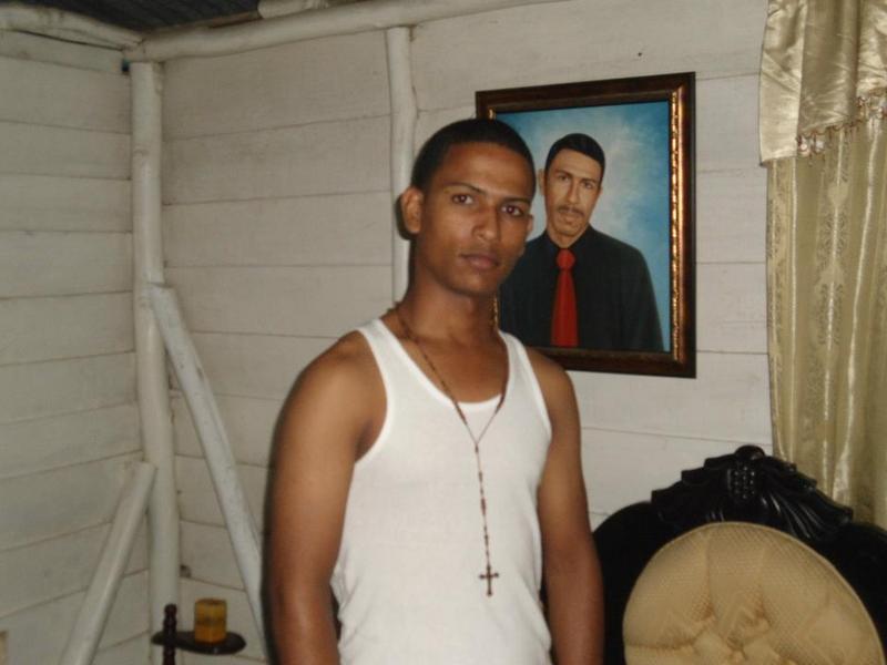 Date this athletic Dominican Republic man Alexis from Santiago DO12113