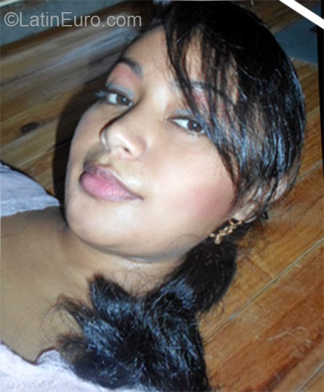 Date this sensual Honduras girl Ivethe from Roatan HN731
