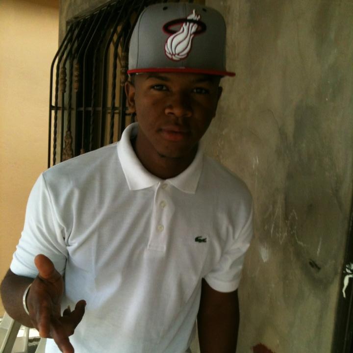 Date this hard body Dominican Republic man Jose alberto si from Sonto Domingo DO12148