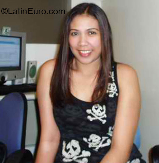 Date this georgeous Philippines girl Myra from Manila PH621