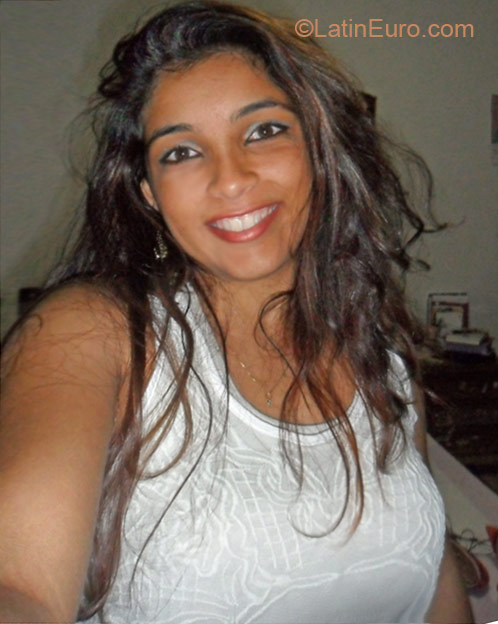 Date this georgeous Brazil girl Aurelia from Goiania BR7078