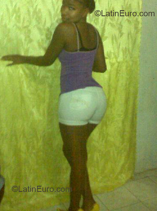 Date this exotic Jamaica girl Rushelle from Kingston JM2495
