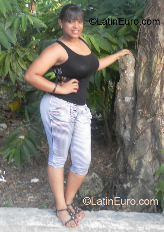 Date this fun Dominican Republic girl Yerelin quezada from Santo Domingo DO12335