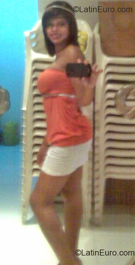 Date this happy Colombia girl Diana Carolina from Cali CO11282