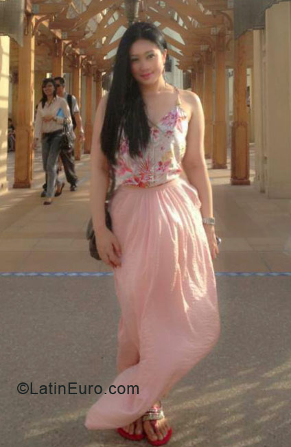 Date this stunning United Arab Emirates girl Olga from Dubai AE27