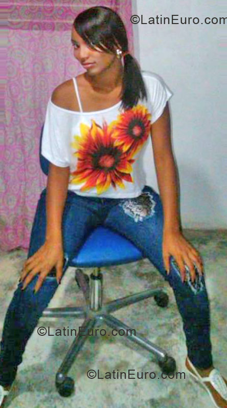 Date this voluptuous Dominican Republic girl Ivelisse from Santo Domingo DO12441