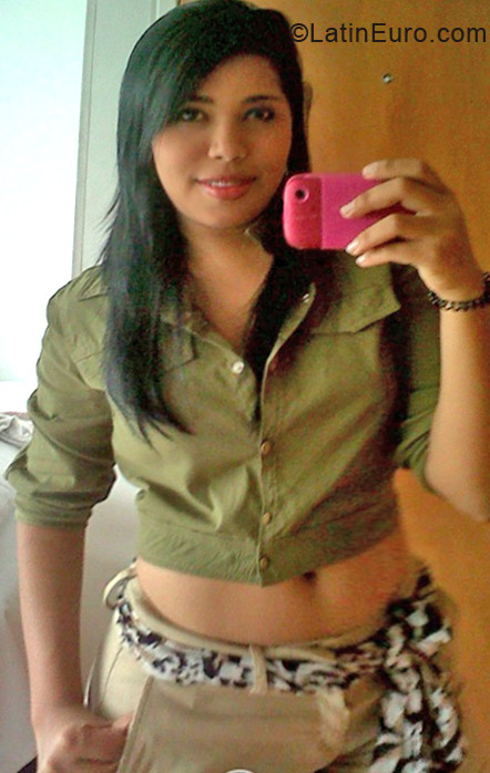 Date this fun Colombia girl Paola from Cartagena CO11573