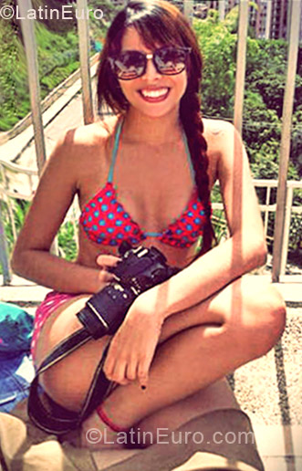 Date this attractive Colombia girl Violetta from Medellin CO11401