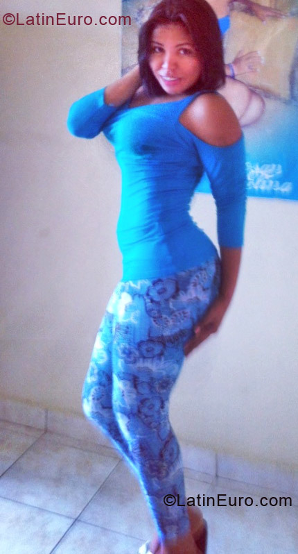 Date this nice looking Dominican Republic girl Rosan from Santo Domingo DO12622