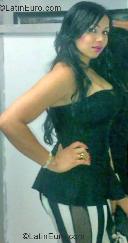 Date this charming Dominican Republic girl Veronica from Santiago DO12619