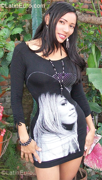 Date this voluptuous Colombia girl Maria from Cali CO11442