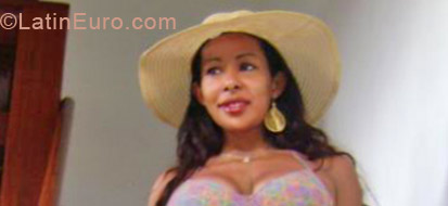 Date this attractive Brazil girl Vivian from Sao Paulo BR7170