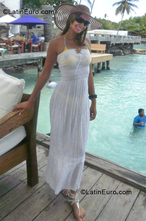 Date this hot Dominican Republic girl Susan from Santo Domingo DO12843