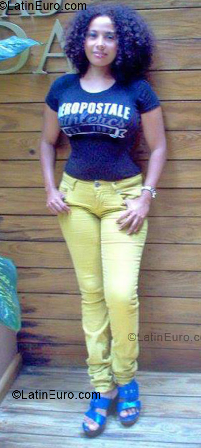 Date this georgeous Dominican Republic girl Leonor from Santo Domingo DO12863