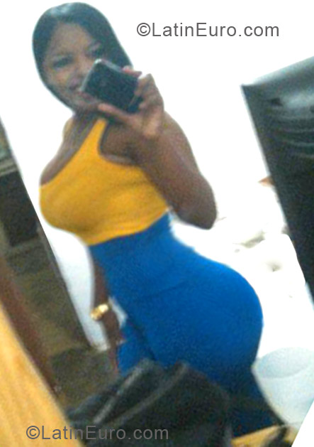 Date this sultry Dominican Republic girl Johanna cuello from Santo Domingo DO12976