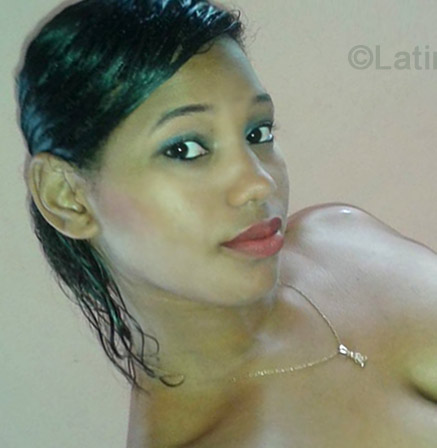 Date this voluptuous Brazil girl Aline from Salvador BR7265