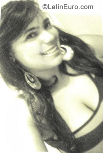 Date this happy Dominican Republic girl Marisol from Moca DO13533