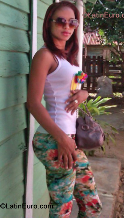Date this good-looking Dominican Republic girl Erika from Mao DO13580