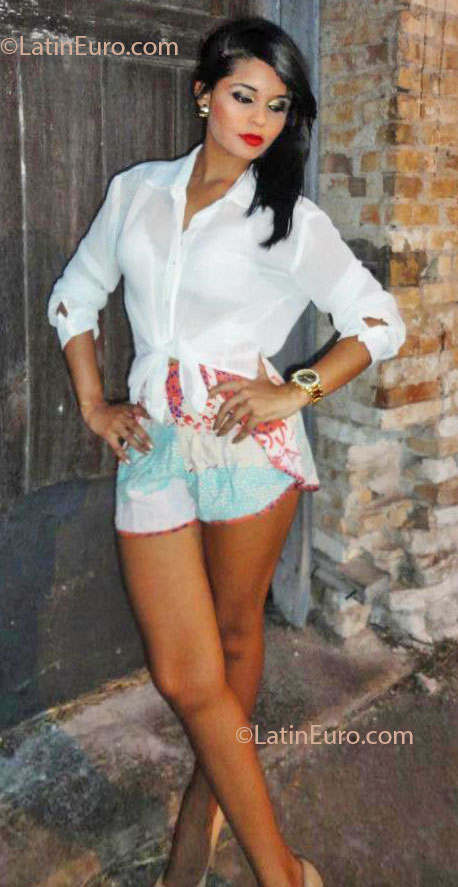 Date this sultry Brazil girl Juliana from Salvador BR7505