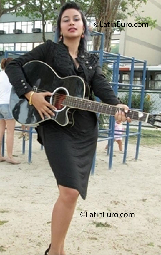 Date this lovely Brazil girl Daniela from Rio De Janeiro BR7360