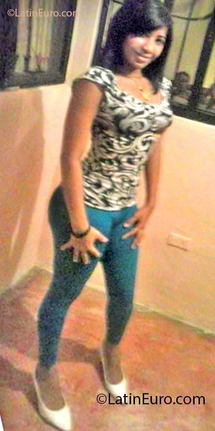 Date this hard body Dominican Republic girl Johannoliz from Santo Domingo DO13933