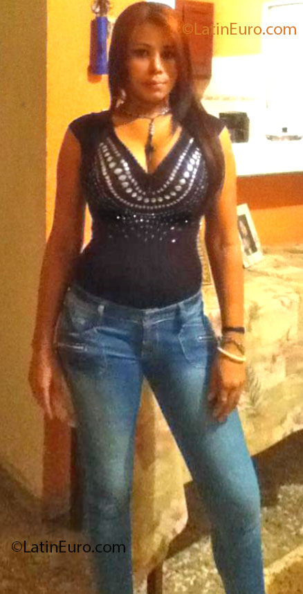 Date this cute Dominican Republic girl Esmeralda from Santo Domingo DO13972