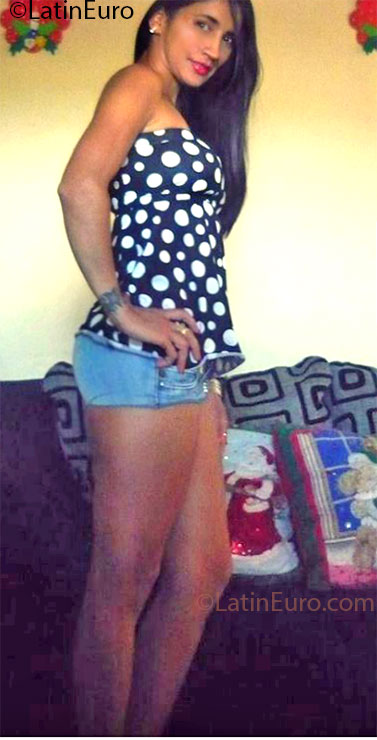 Date this young Colombia girl Linda Ulloa from Armenia CO11959