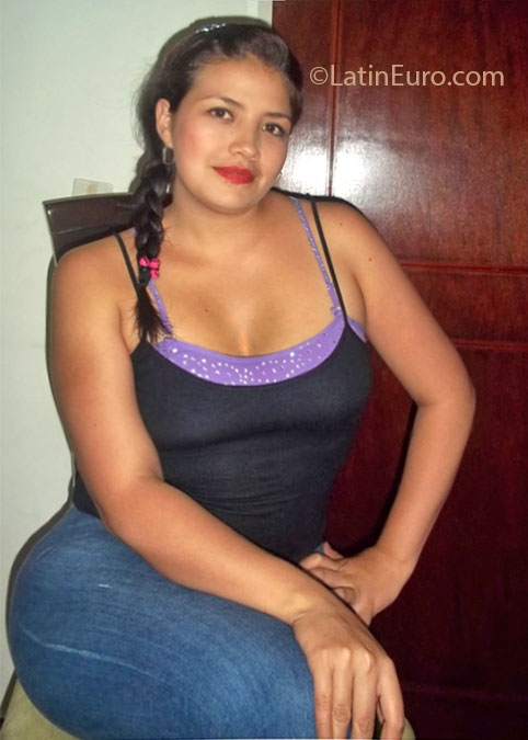 Date this voluptuous Colombia girl Manuela from Armenia CO11979