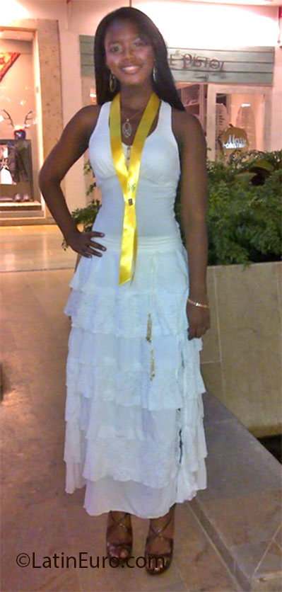 Date this voluptuous Colombia girl Luz angela from Cali CO12061