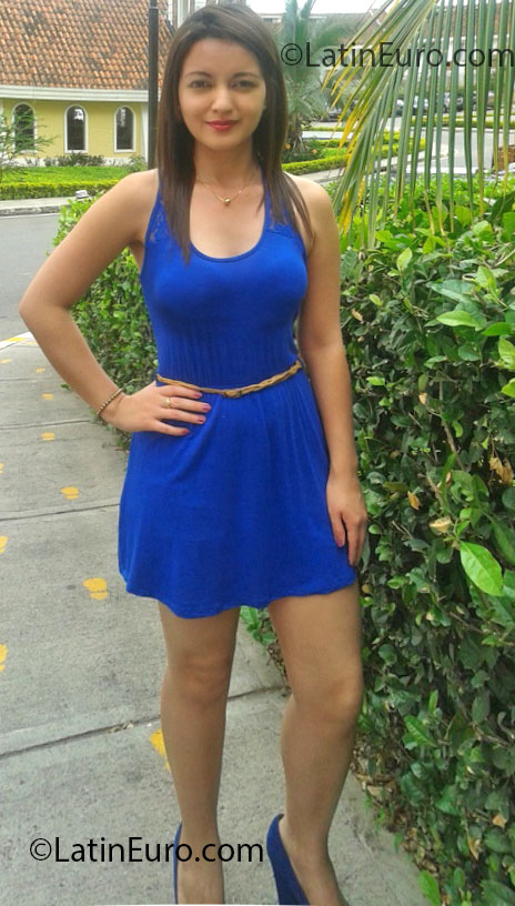Date this nice looking Colombia girl Andrea from Bucaramanga CO12096