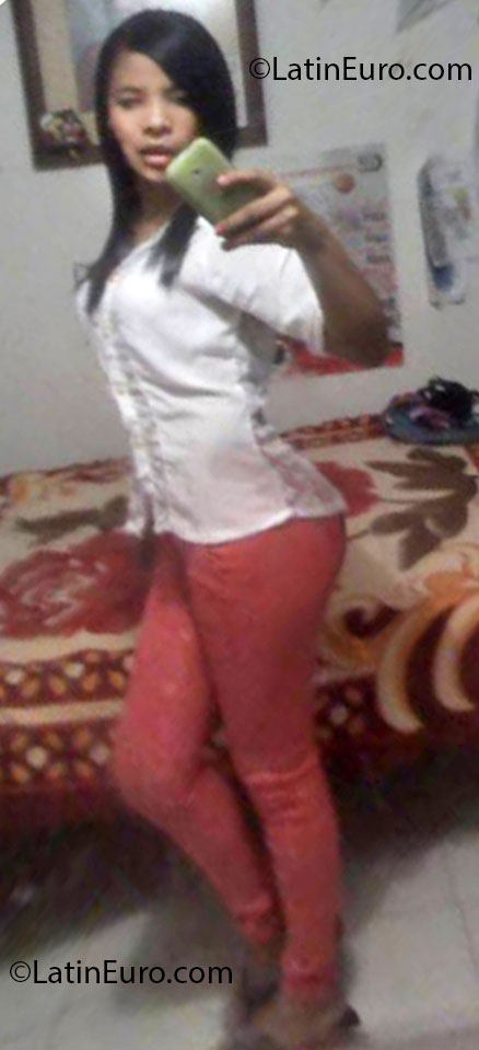 Date this funny Colombia girl Yessica from Barranquilla CO12101