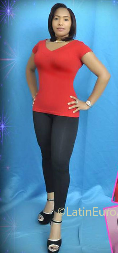 Date this stunning Dominican Republic girl FELICIA from Santo Domingo DO14433