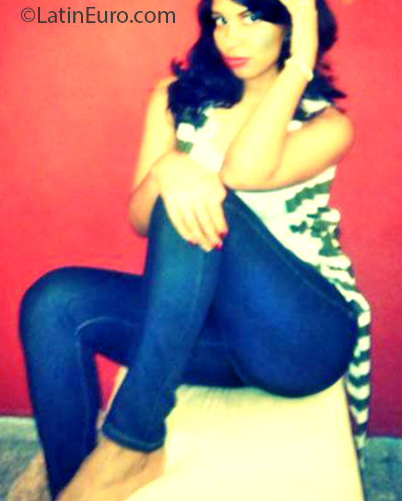 Date this gorgeous Dominican Republic girl Castillo from Samtigo DO19925