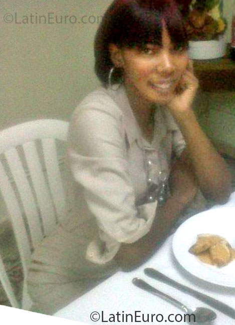 Date this attractive Dominican Republic girl Andrea from Santo Domingo DO14440
