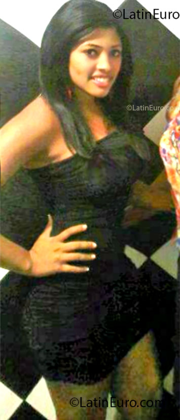 Date this attractive Dominican Republic girl Sinddy from Santo Domingo DO14490