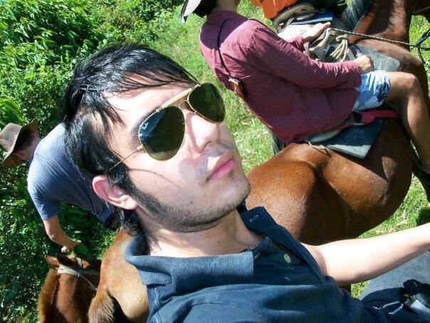 Date this tall Colombia man Andres monteneg from Bogota CO12257