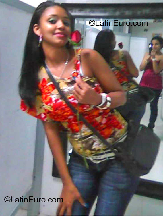 Date this delightful Dominican Republic girl Carolina from Santiago DO14597