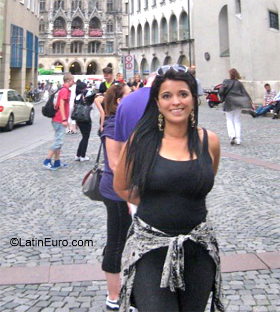 Date this voluptuous Brazil girl Susana from Brasilia BR7569