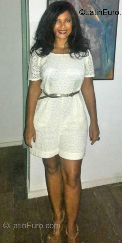 Date this nice looking Brazil girl Valessa from Rio de Janeiro BR8759