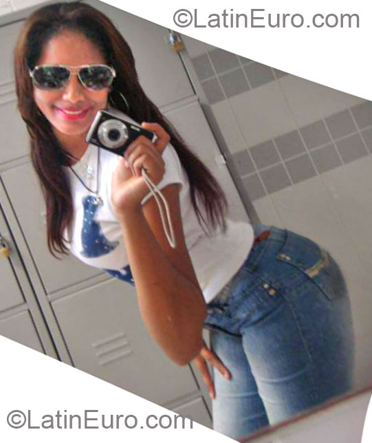 Date this hard body Brazil girl Rafaela from Cariacica BR7582
