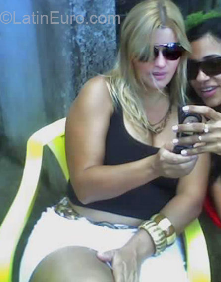 Date this nice looking Brazil girl Liliane from Salvador BR7591