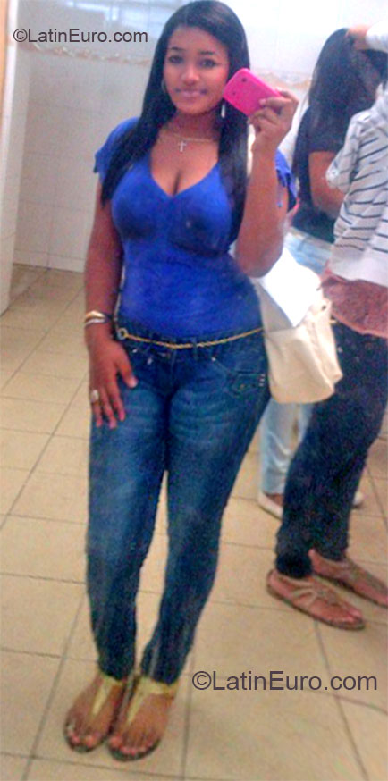 Date this voluptuous Panama girl Shantal from Panama City PA341