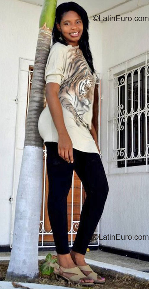 Date this nice looking Colombia girl Jennifer from Cali CO16082